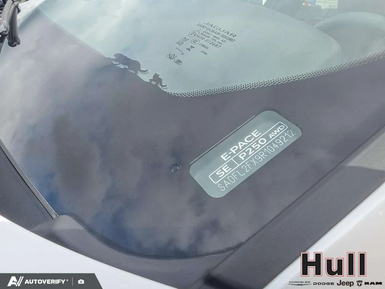 Jaguar E-pace R-Dynamic SE P250 AWD, снимка 10 - Автомобили и джипове - 56540954