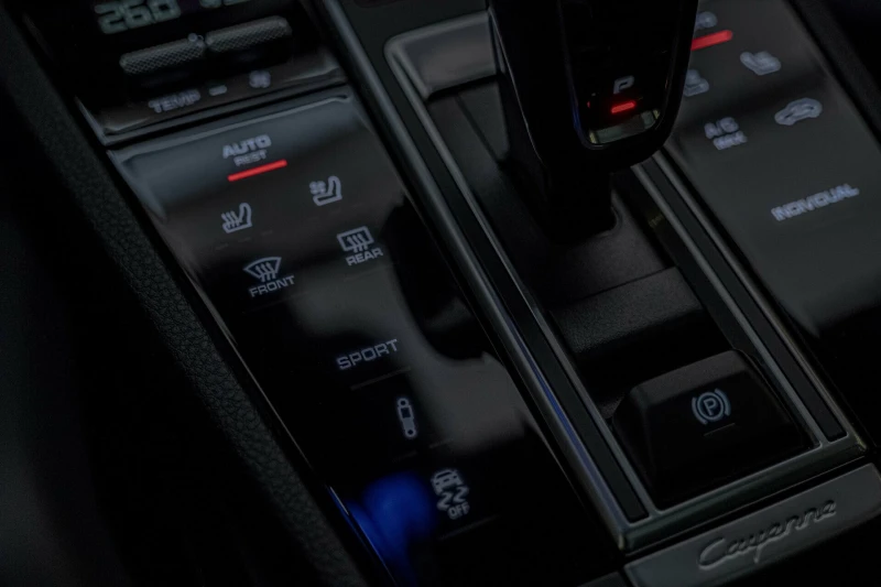 Porsche Cayenne PDLS/HuD/Обдухване/Панорама/Soft Close/Камера 360, снимка 9 - Автомобили и джипове - 52550481