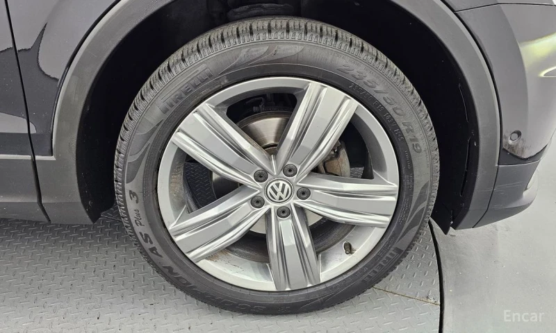 VW Tiguan, снимка 5 - Автомобили и джипове - 52725189