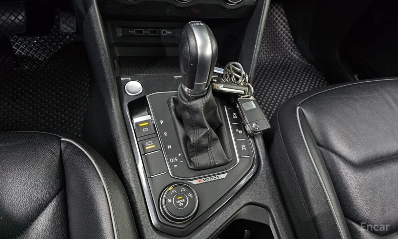 VW Tiguan, снимка 9 - Автомобили и джипове - 52725189