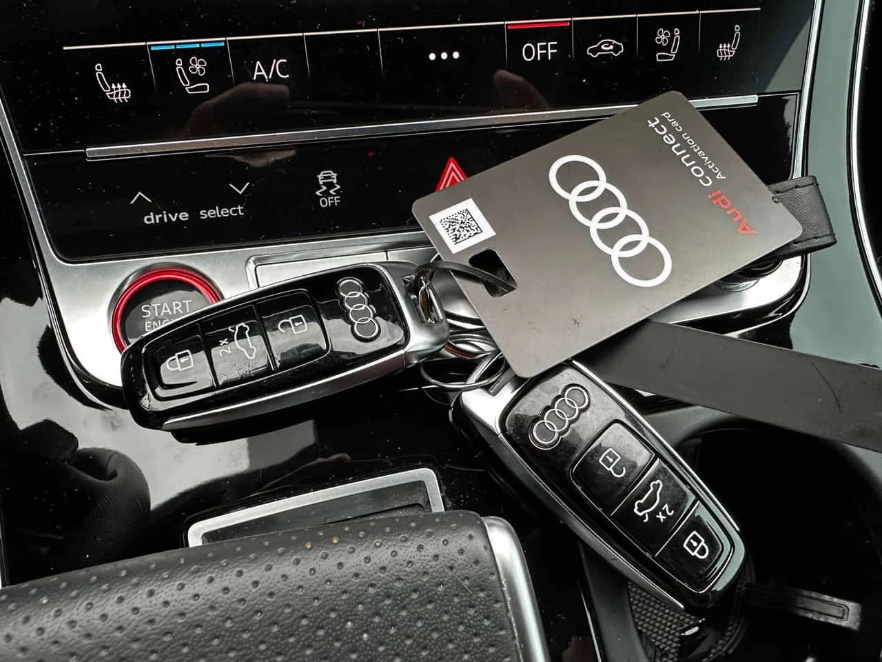 Audi SQ8 4.0 TFSI quattro  CARFAX, снимка 13 - Автомобили и джипове - 54218315