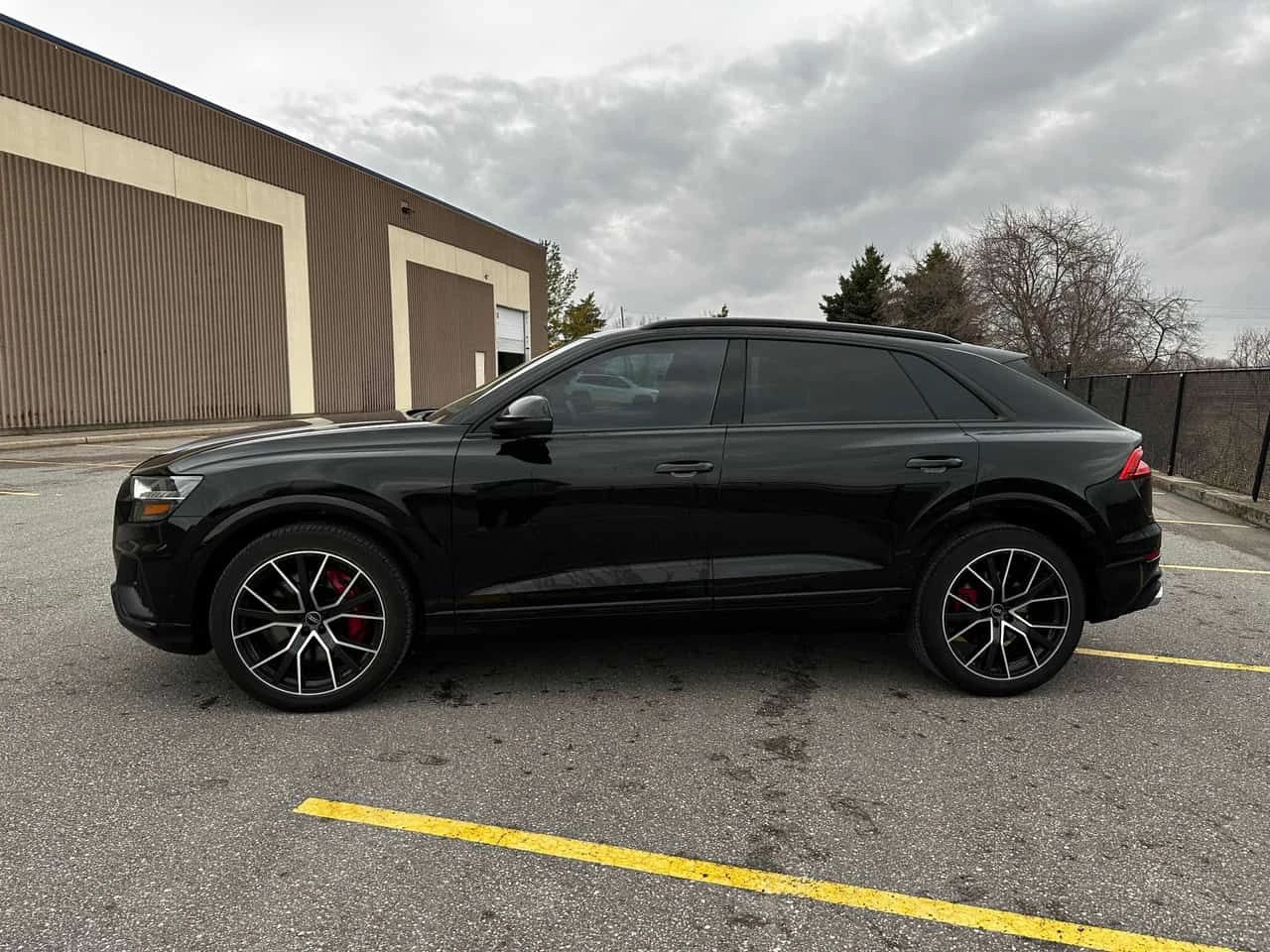 Audi SQ8 4.0 TFSI quattro  CARFAX, снимка 2 - Автомобили и джипове - 54218315