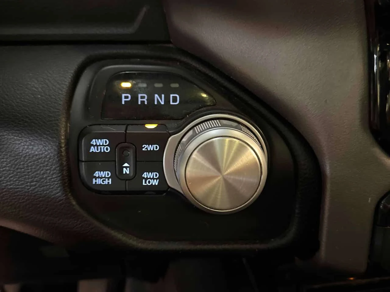 Dodge RAM 1500 * Sport * CARFAX * ЦЕНА ДО БГ, снимка 14 - Автомобили и джипове - 55036185
