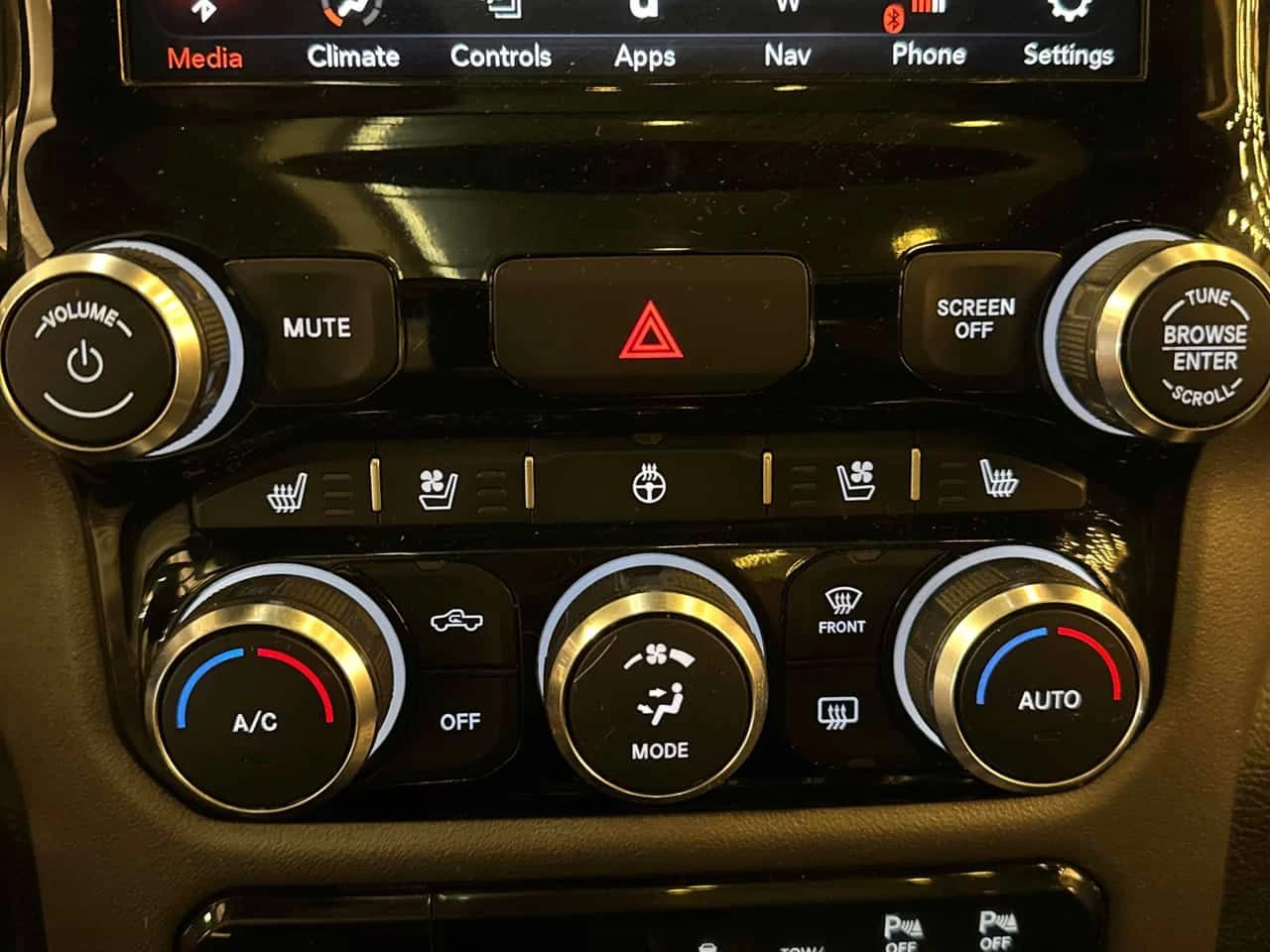 Dodge RAM 1500 * Sport * CARFAX * ЦЕНА ДО БГ, снимка 13 - Автомобили и джипове - 55036185
