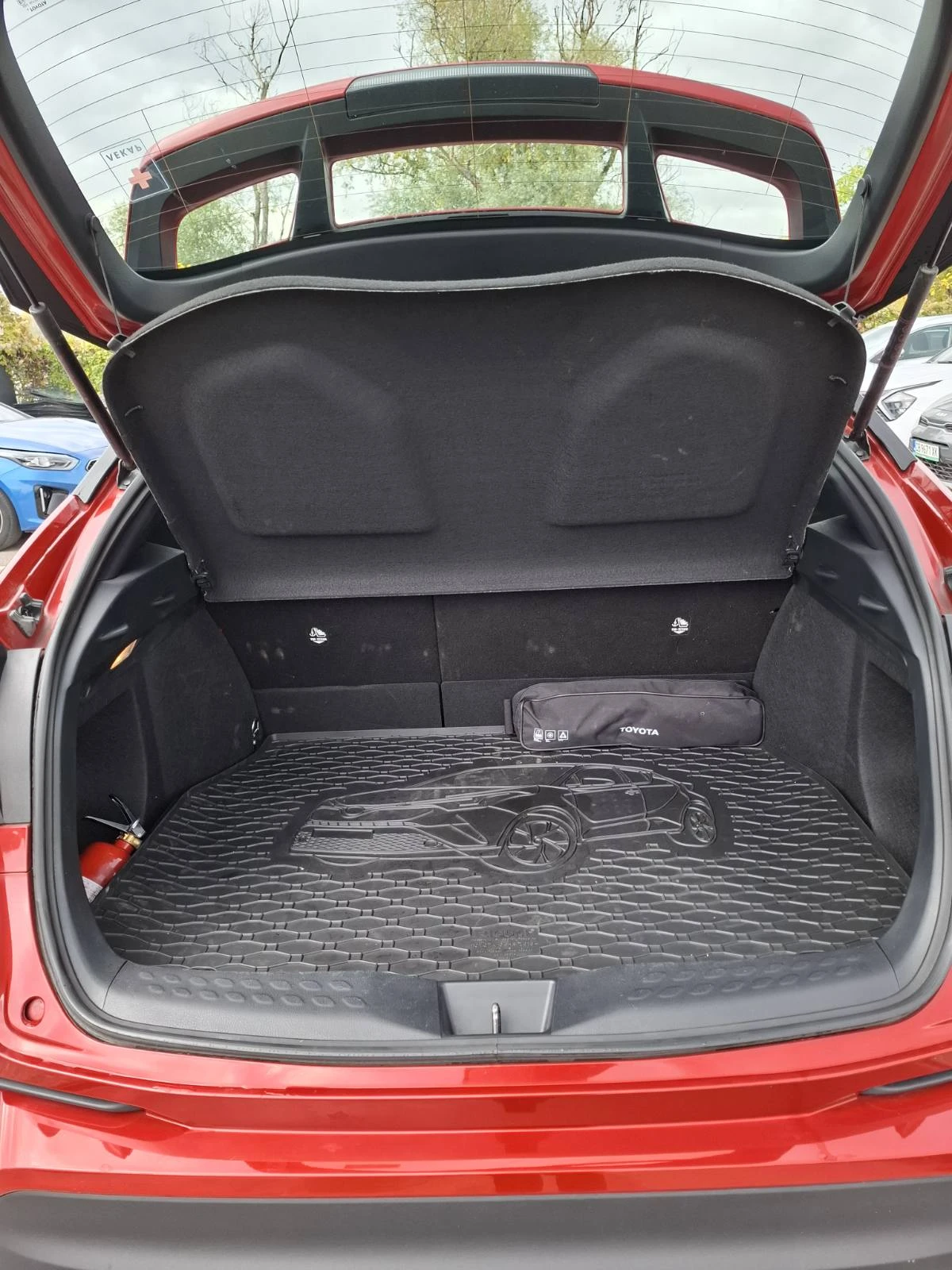 Toyota C-HR 1.8 HYBRID, снимка 6 - Автомобили и джипове - 56609574