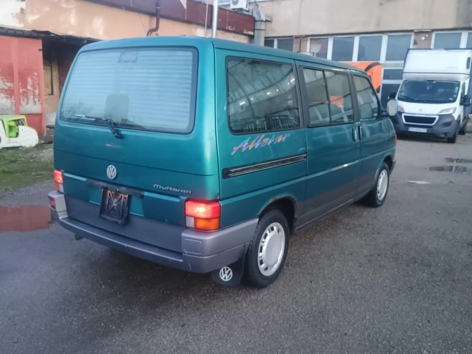 VW Multivan 2.4 дизел 1995г. На 142000км. Реални., снимка 6 - Бусове и автобуси - 54001024