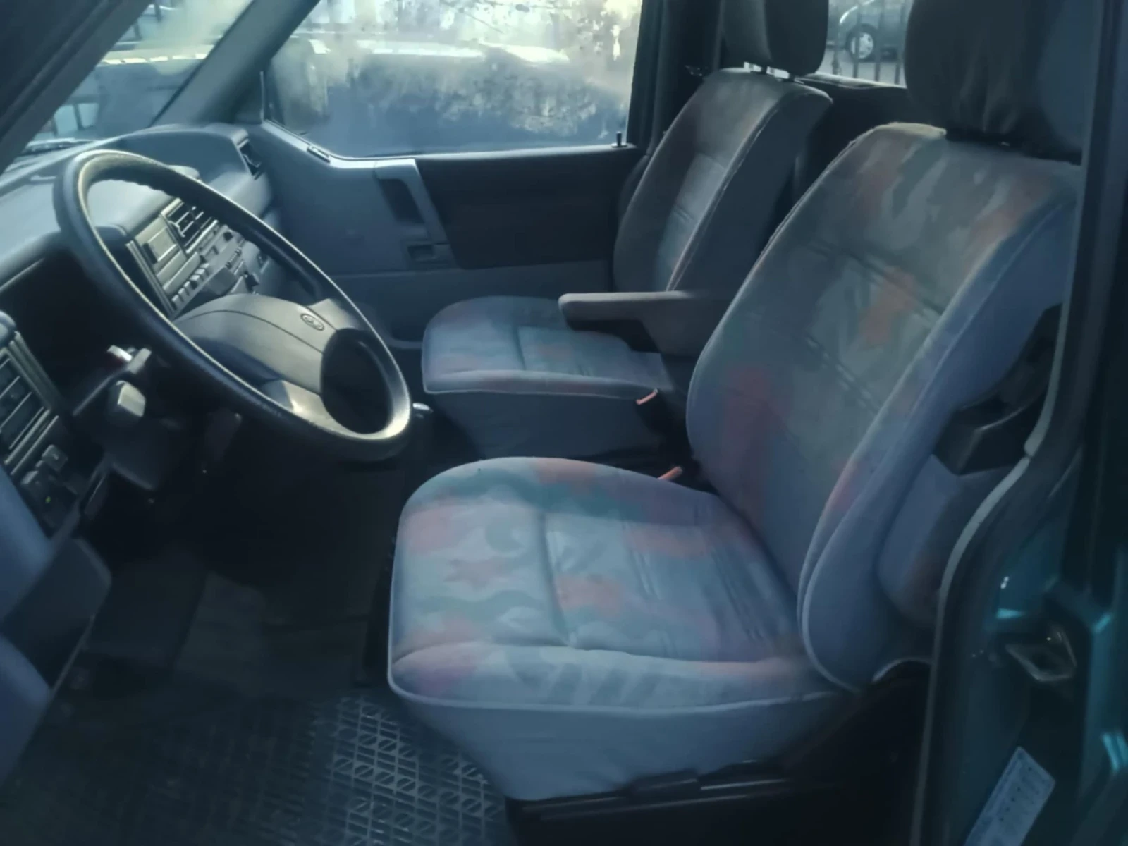 VW Multivan 2.4 дизел 1995г. На 142000км. Реални., снимка 13 - Бусове и автобуси - 54001024