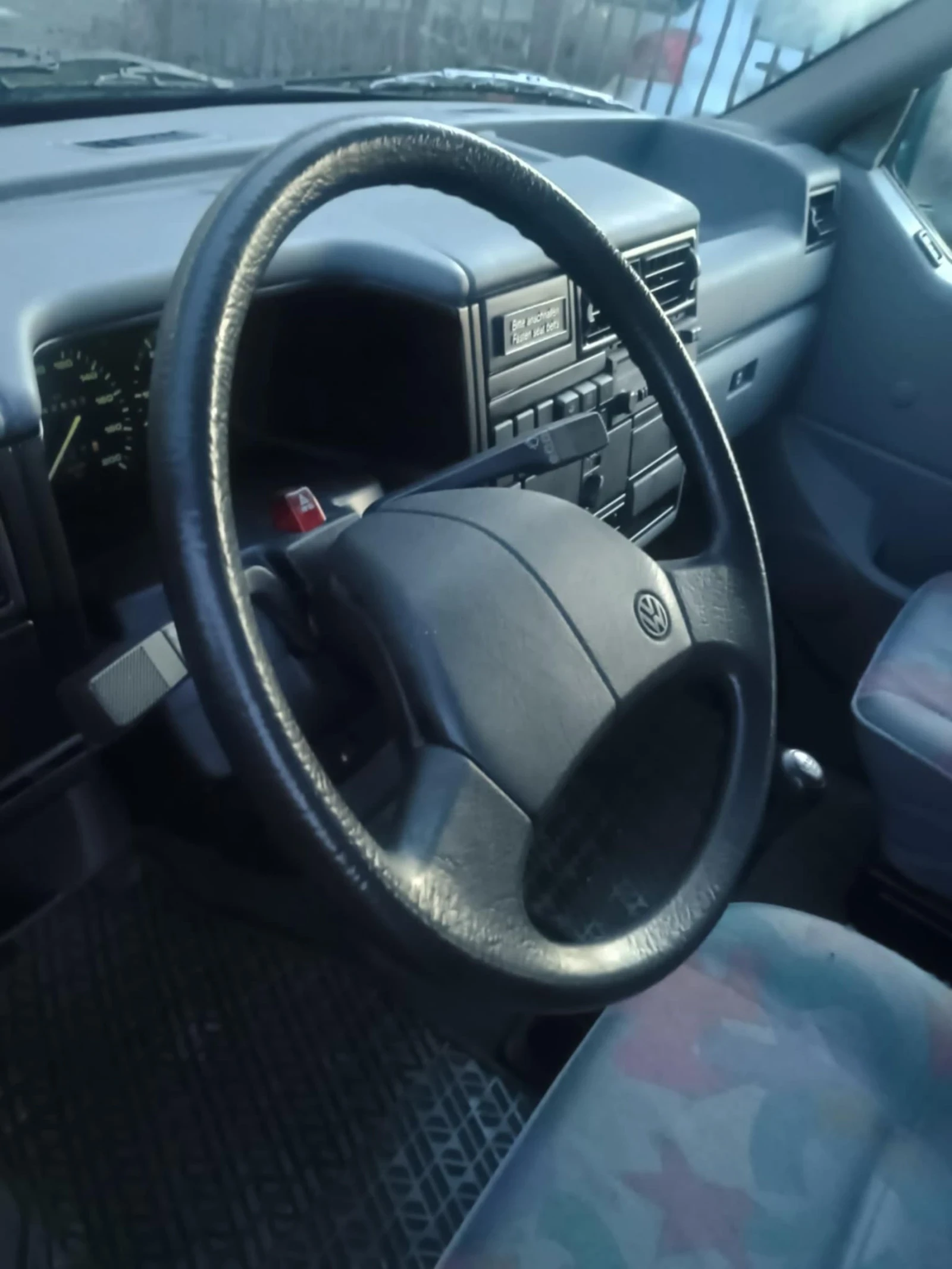 VW Multivan 2.4 дизел 1995г. На 142000км. Реални., снимка 16 - Бусове и автобуси - 54001024