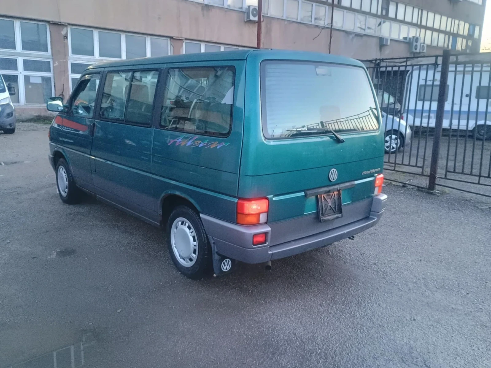 VW Multivan 2.4 дизел 1995г. На 142000км. Реални., снимка 4 - Бусове и автобуси - 54001024