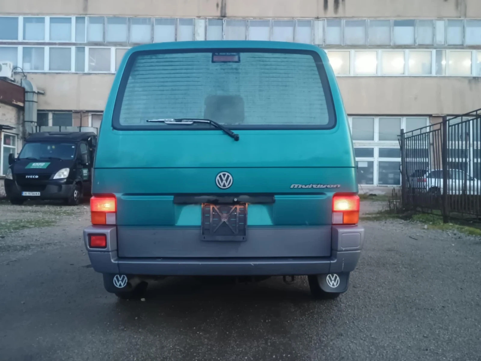 VW Multivan 2.4 дизел 1995г. На 142000км. Реални., снимка 5 - Бусове и автобуси - 54001024