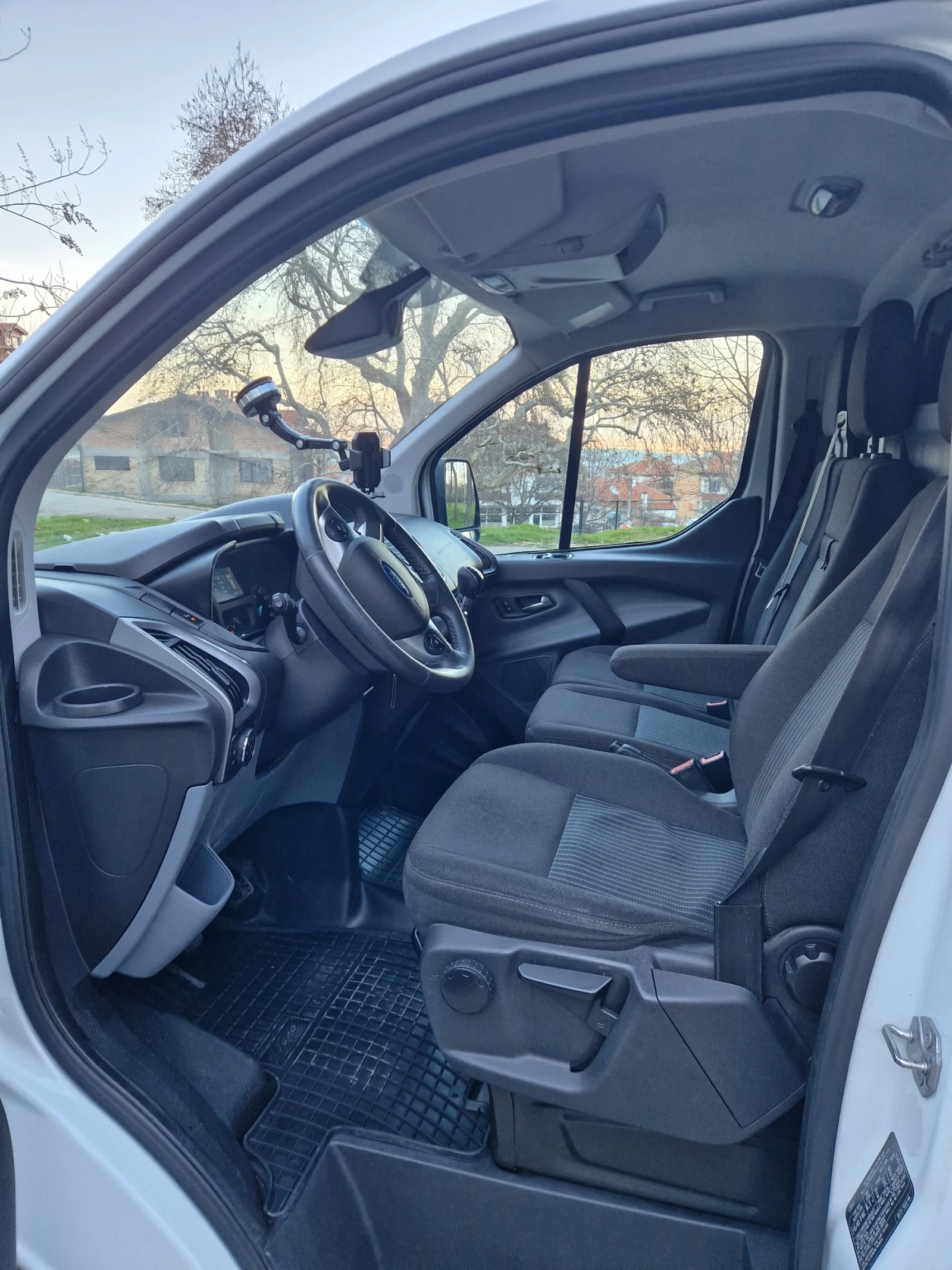 Ford Transit Custom, снимка 11 - Бусове и автобуси - 54370186