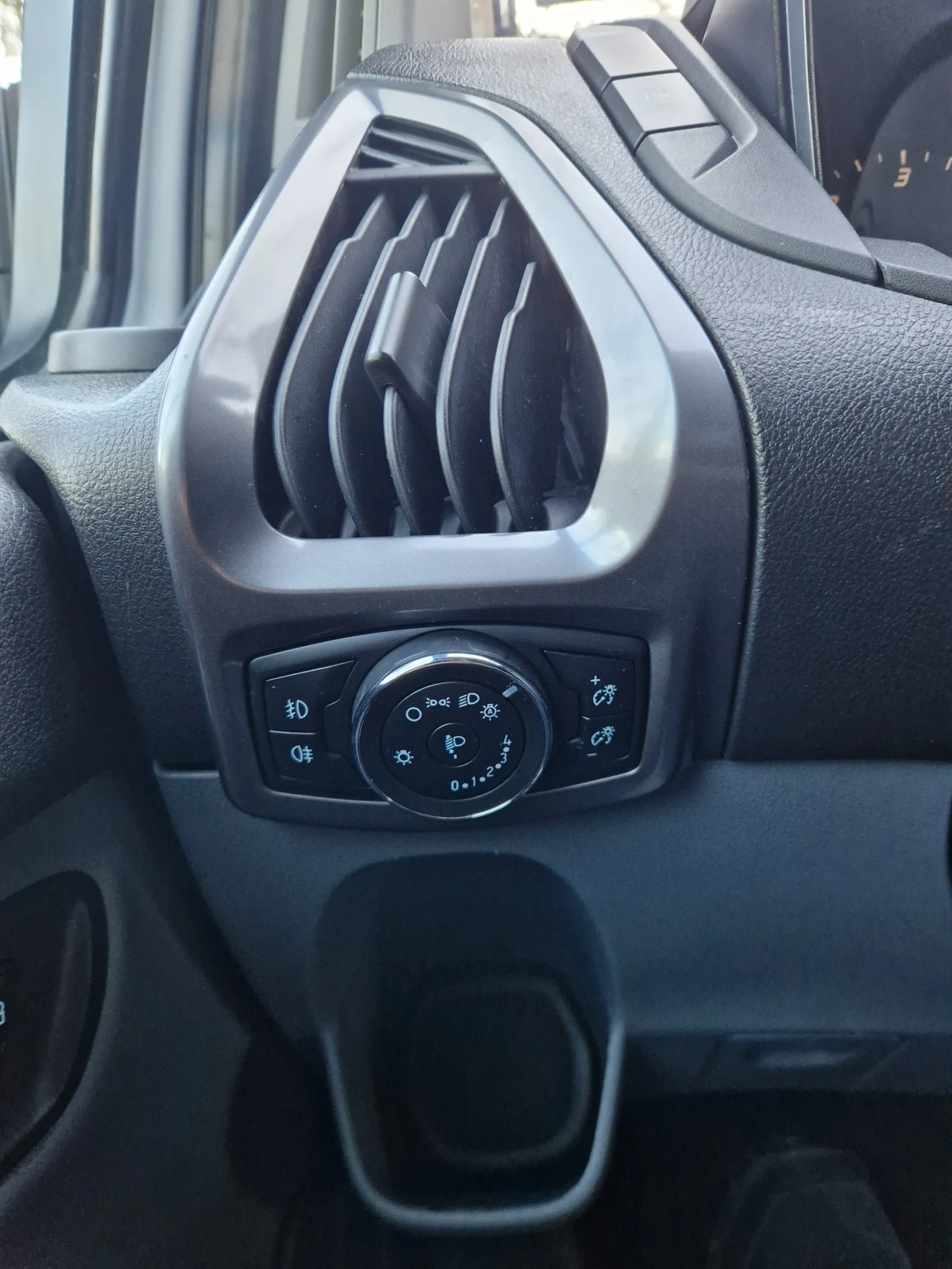 Ford Transit Custom, снимка 14 - Бусове и автобуси - 54370186