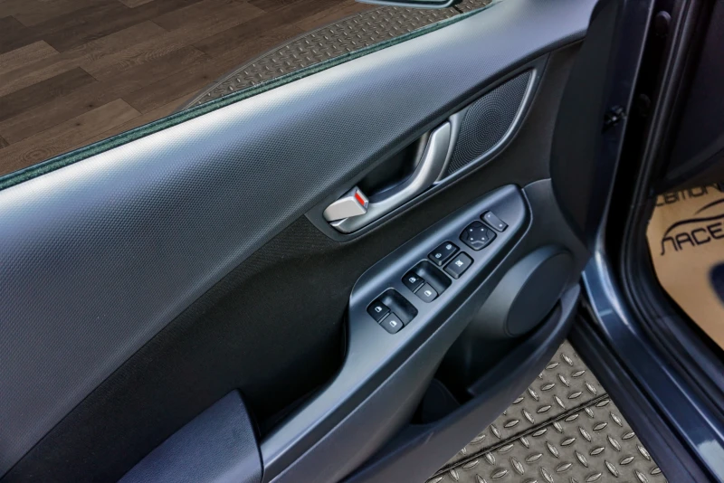 Hyundai Kona 1.6CRDI COMFORT, снимка 6 - Автомобили и джипове - 50350985