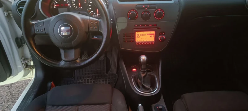 Seat Leon 1.6 MPI, снимка 9 - Автомобили и джипове - 52738883