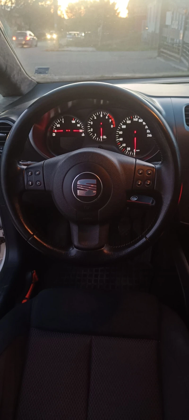 Seat Leon 1.6 MPI, снимка 10 - Автомобили и джипове - 52738883