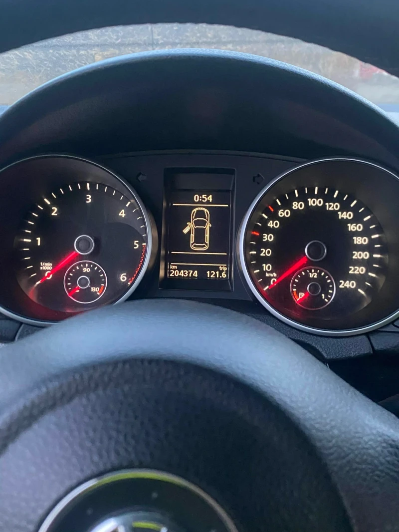 VW Golf 1.6 TDI, снимка 11 - Автомобили и джипове - 52612056