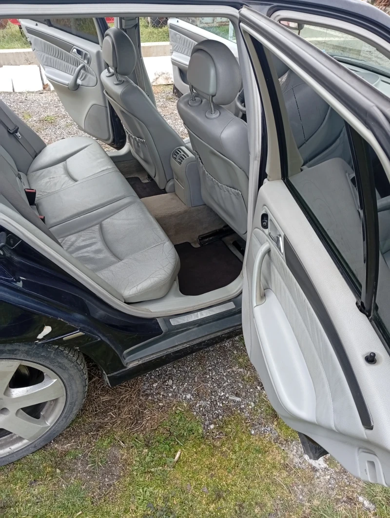 Mercedes-Benz C 220, снимка 10 - Автомобили и джипове - 53254443