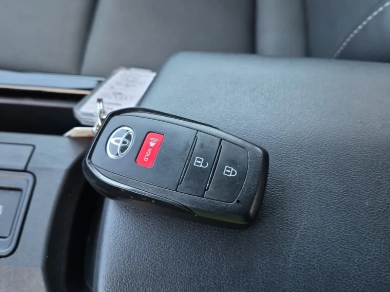 Toyota Prius XLE  CARFAX, снимка 8 - Автомобили и джипове - 53467418