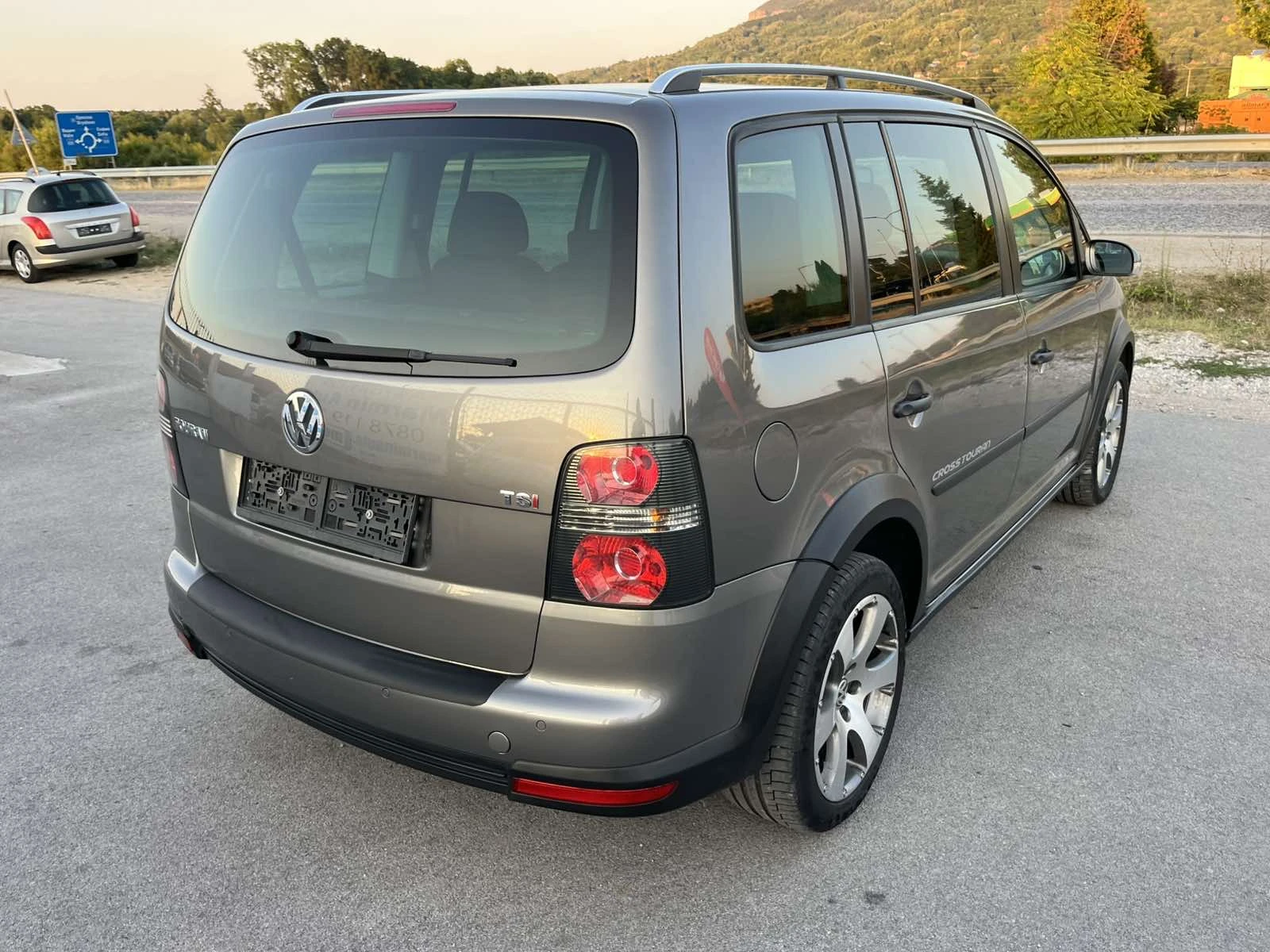 VW Touran CROSS 1.4TSI 140кс 133 000км АВТОПИЛОТ  - изображение 4
