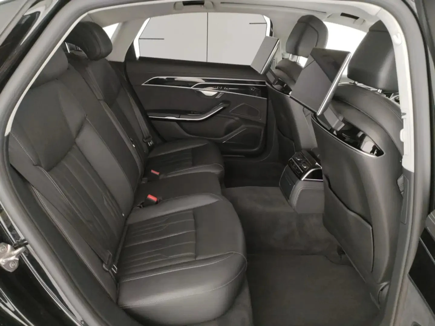 Audi A8  60 TFSI e V6 Plug-in Hybrid Quattro - изображение 8