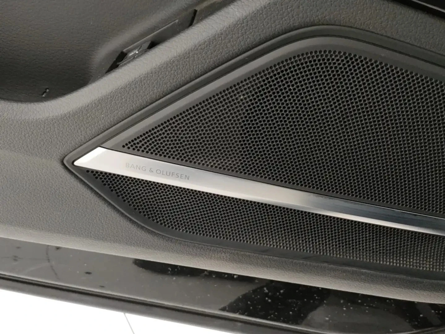 Audi A8  60 TFSI e V6 Plug-in Hybrid Quattro - изображение 10