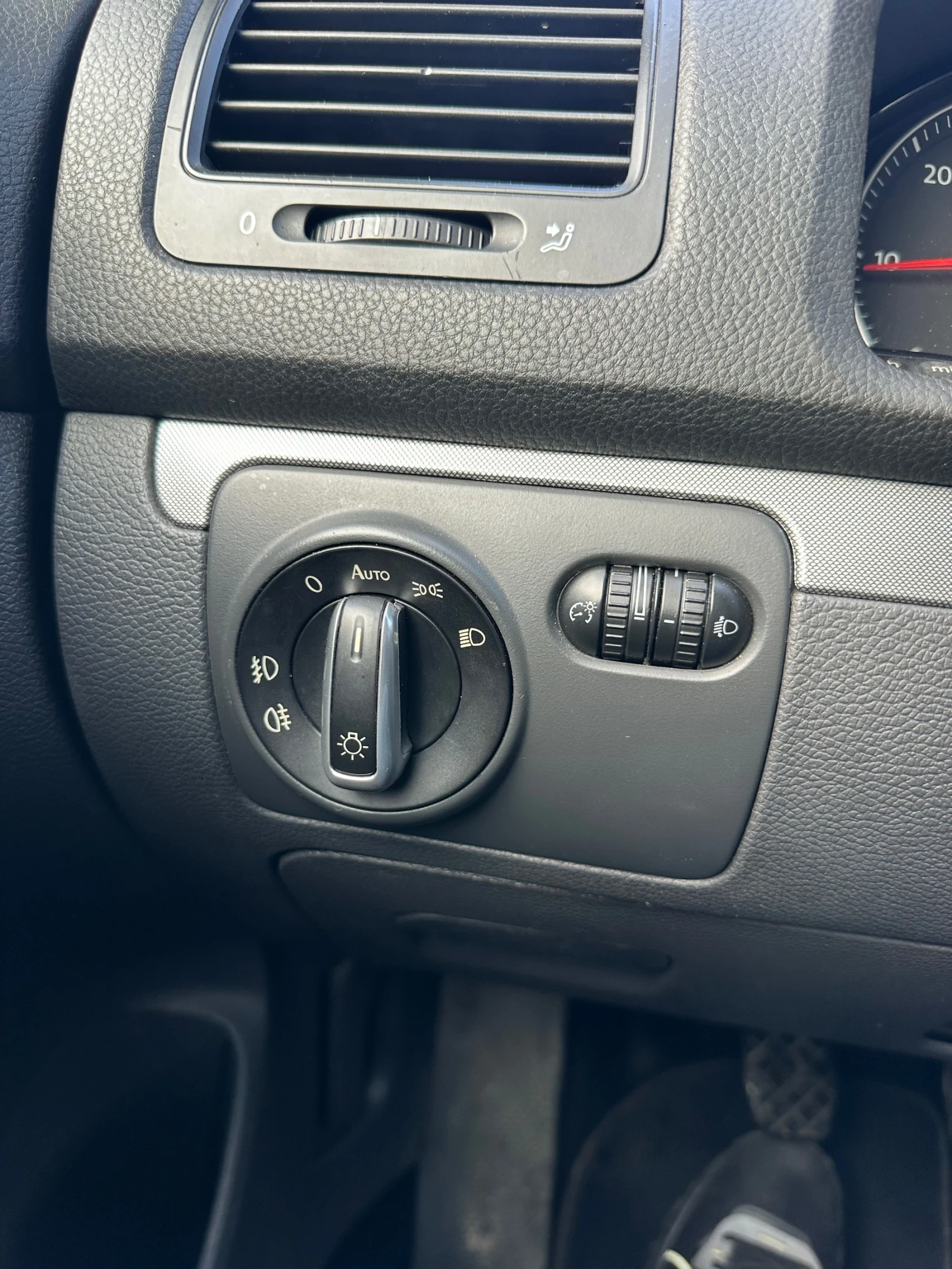 VW Golf 1, 9TDI NAVI, снимка 8 - Автомобили и джипове - 53710608