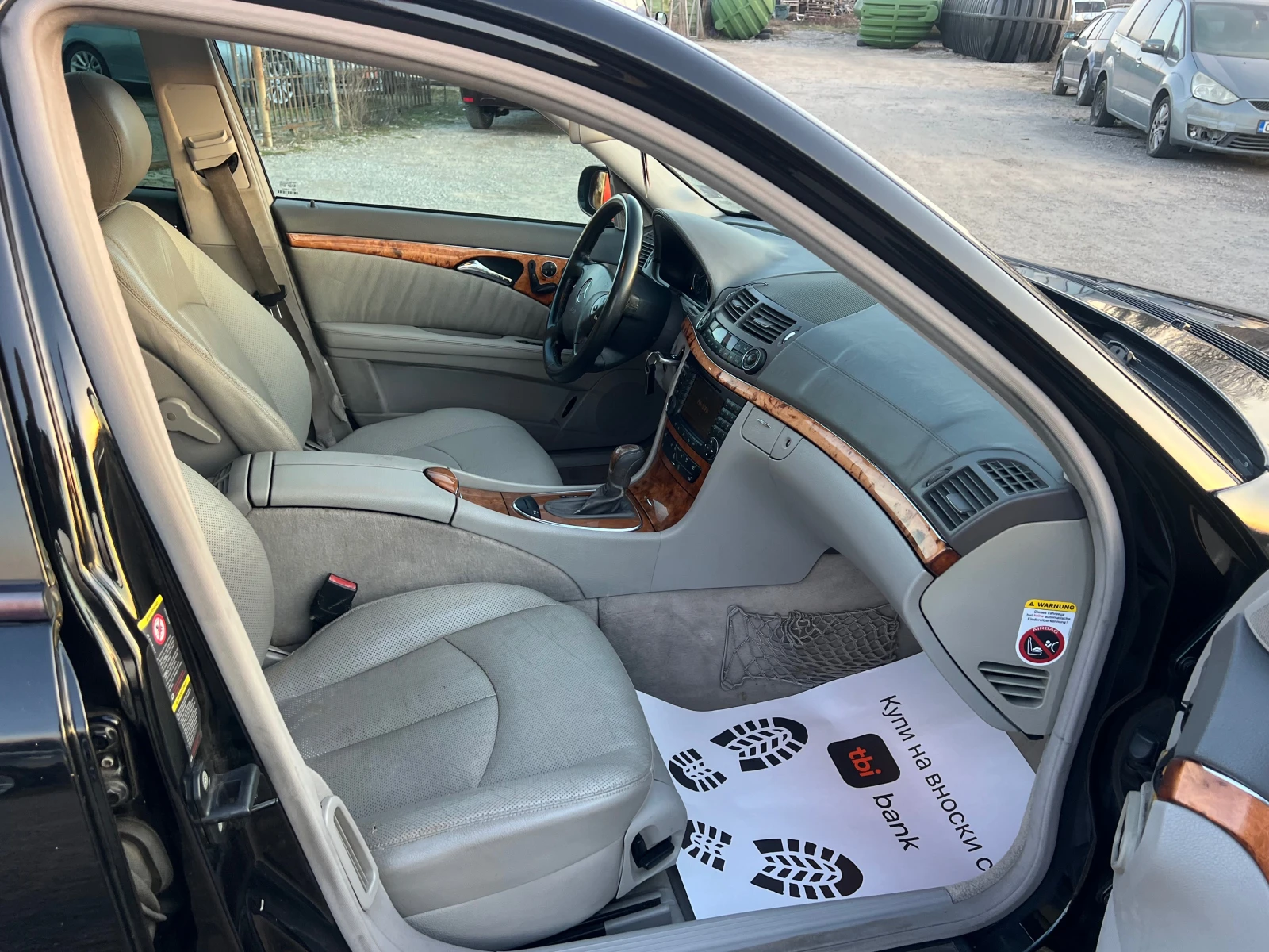 Mercedes-Benz E 320 Собствен лизинг! 100% Одобрение, снимка 13 - Автомобили и джипове - 53824116