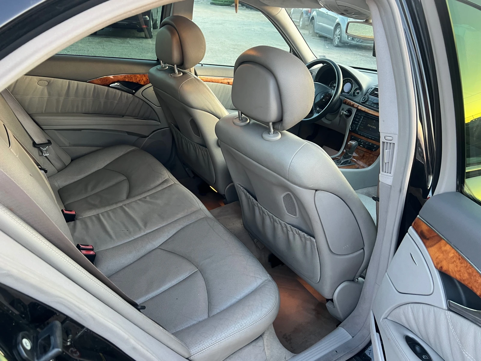 Mercedes-Benz E 320 Собствен лизинг! 100% Одобрение, снимка 14 - Автомобили и джипове - 53824116