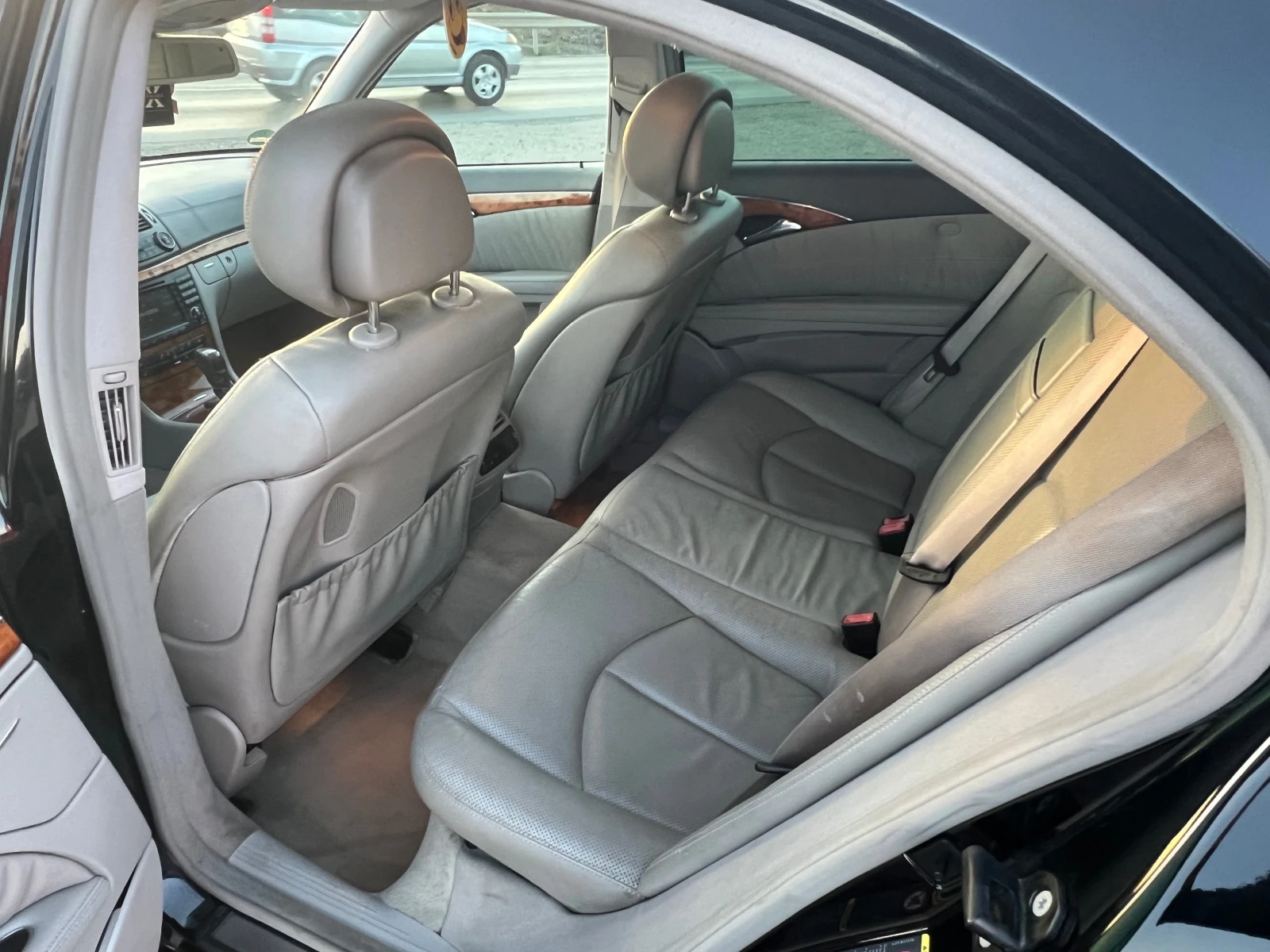 Mercedes-Benz E 320 Собствен лизинг! 100% Одобрение, снимка 17 - Автомобили и джипове - 53824116