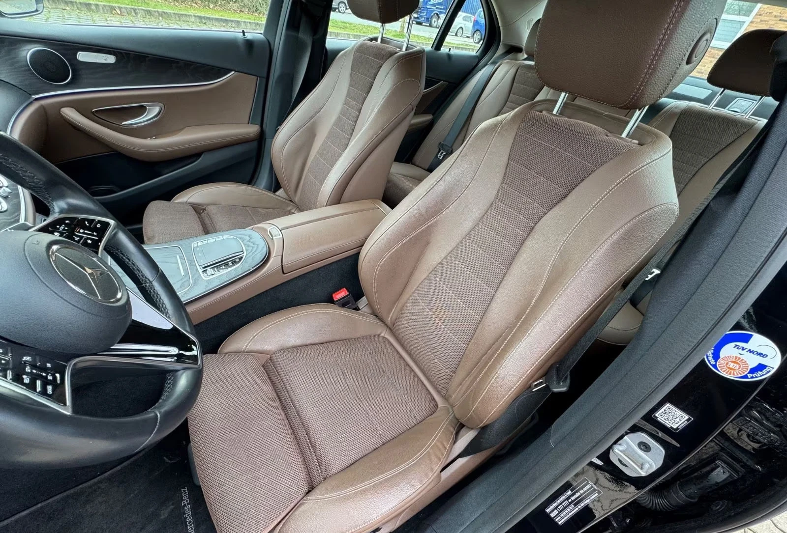 Mercedes-Benz E 220 d/AVANTGARDE/194HP/CAM/LED/NAVI/CPLAY/939g, снимка 6 - Автомобили и джипове - 53885377