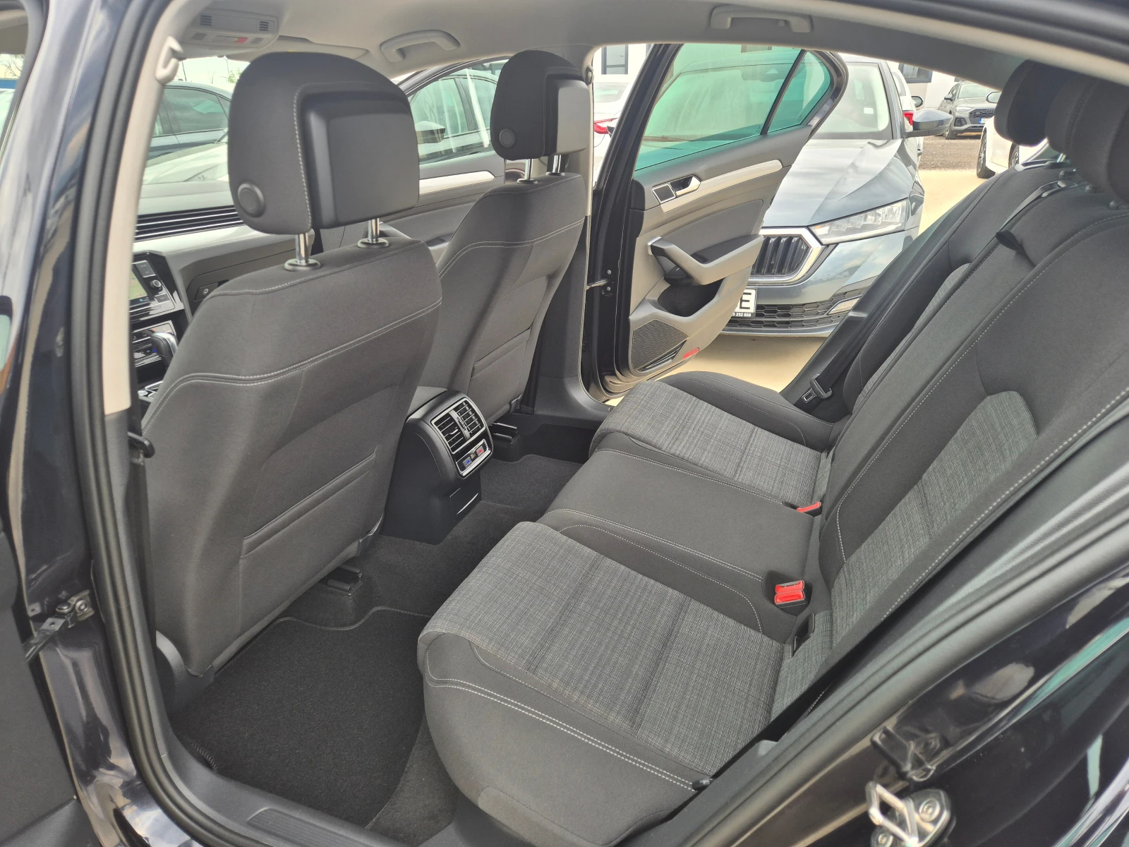 VW Passat  1.5TSI- А/Т-150кс, снимка 12 - Автомобили и джипове - 54452722