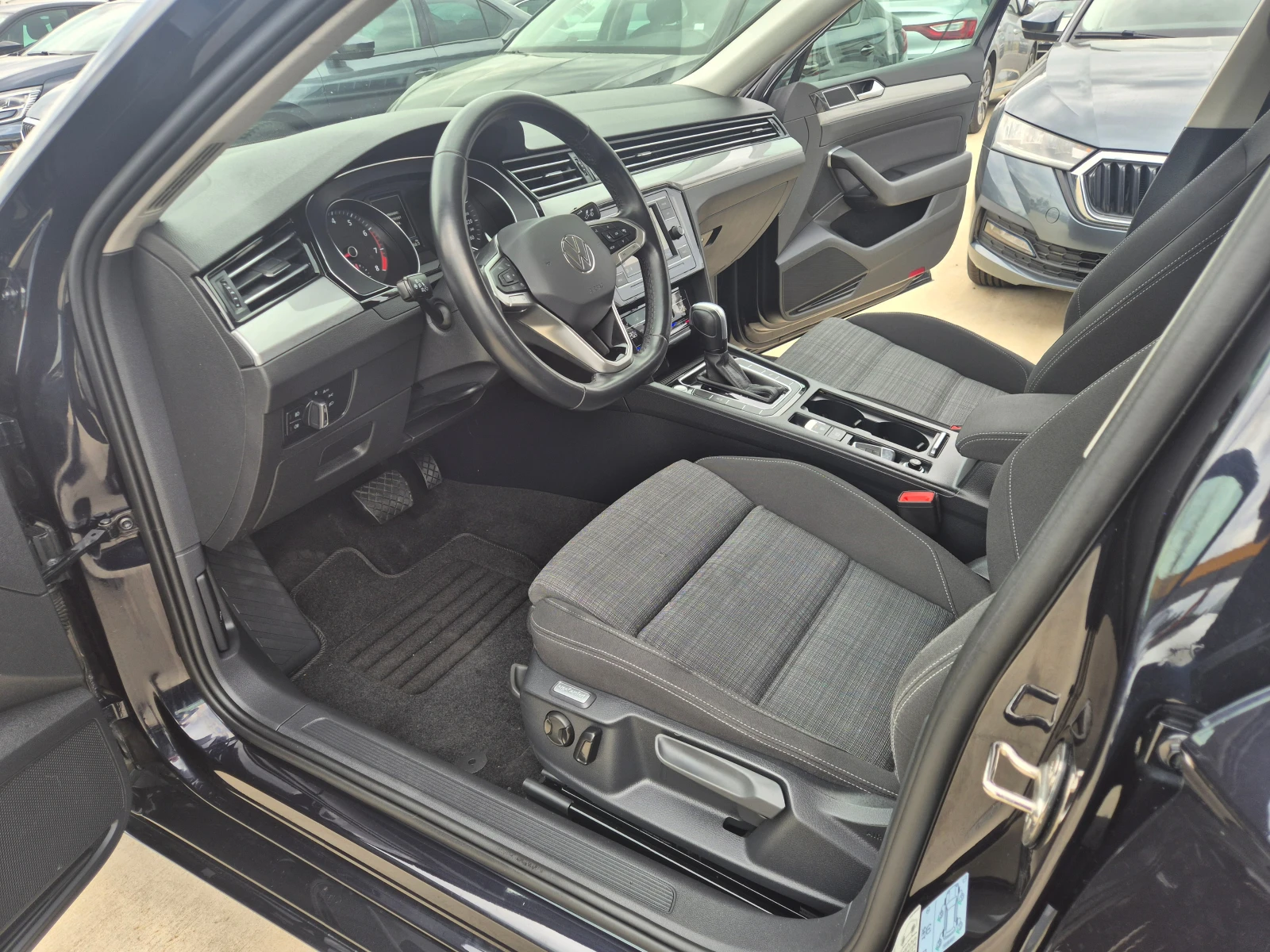 VW Passat  1.5TSI- А/Т-150кс, снимка 13 - Автомобили и джипове - 54452722