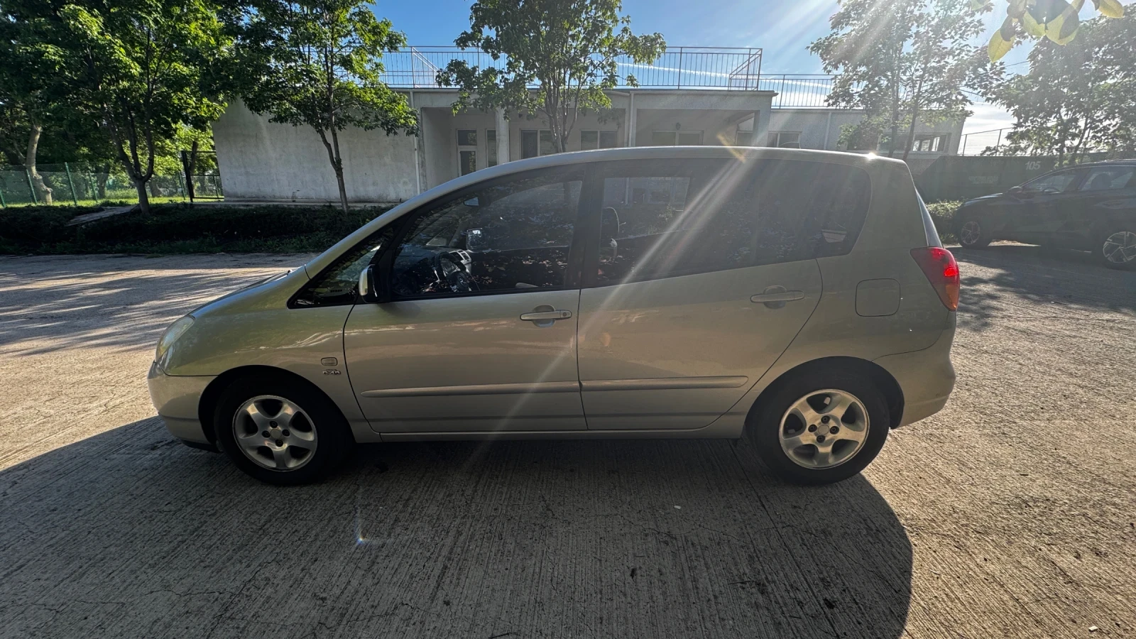 Toyota Corolla verso 2.0D, снимка 4 - Автомобили и джипове - 54610389