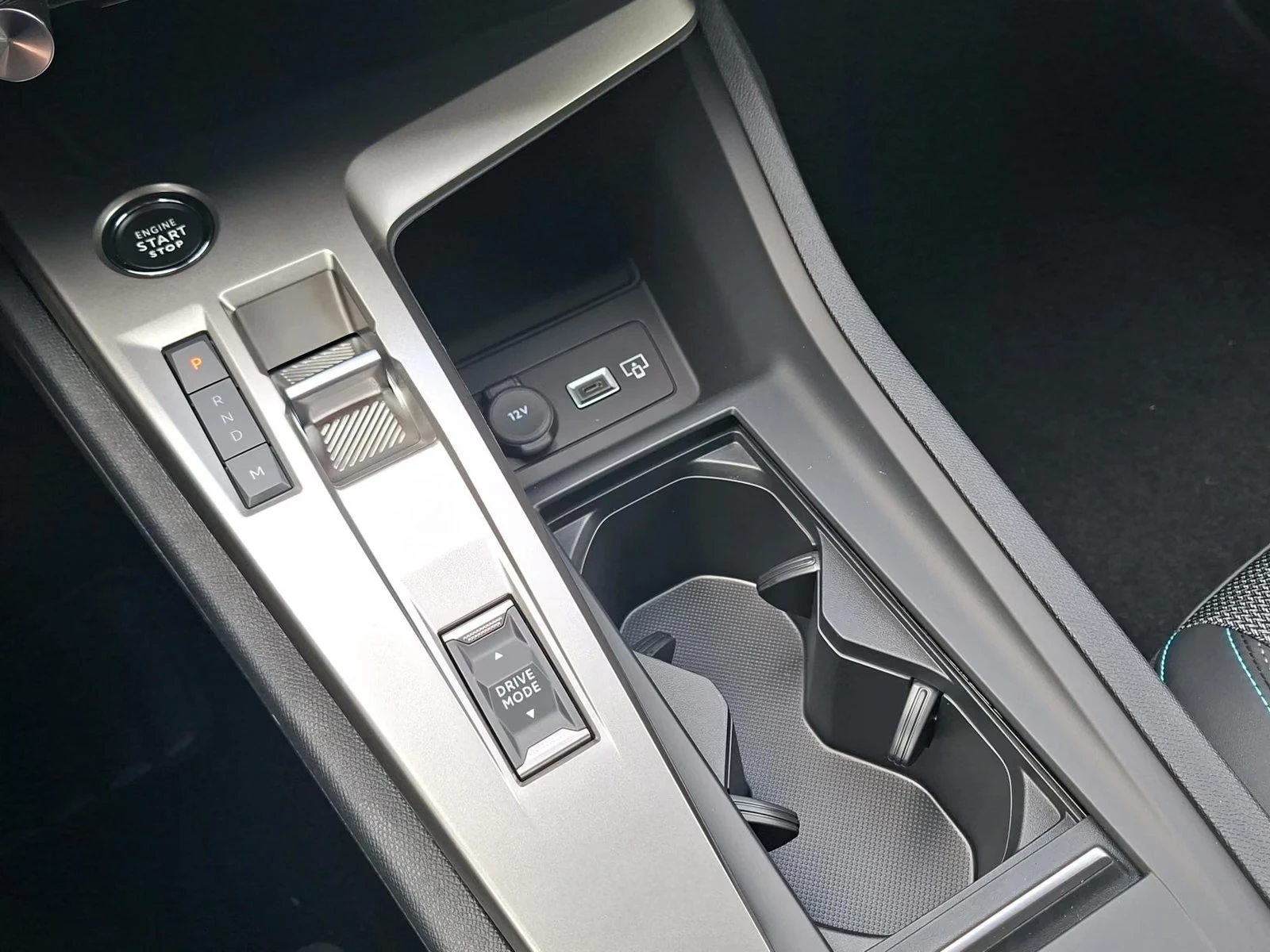 Peugeot 308 MHEV/e-DSC6/145HP/ALLURE/CAM/LED/NAVI/CPLAY/647q, снимка 10 - Автомобили и джипове - 55824069