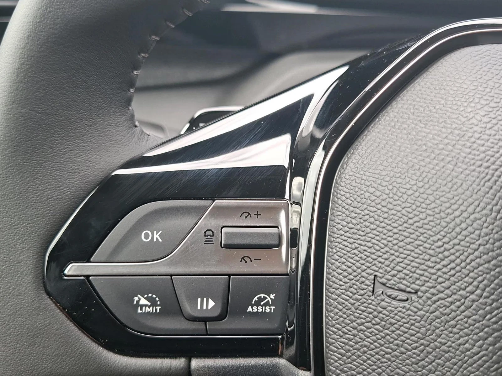 Peugeot 308 MHEV/e-DSC6/145HP/ALLURE/CAM/LED/NAVI/CPLAY/647q, снимка 7 - Автомобили и джипове - 55824069