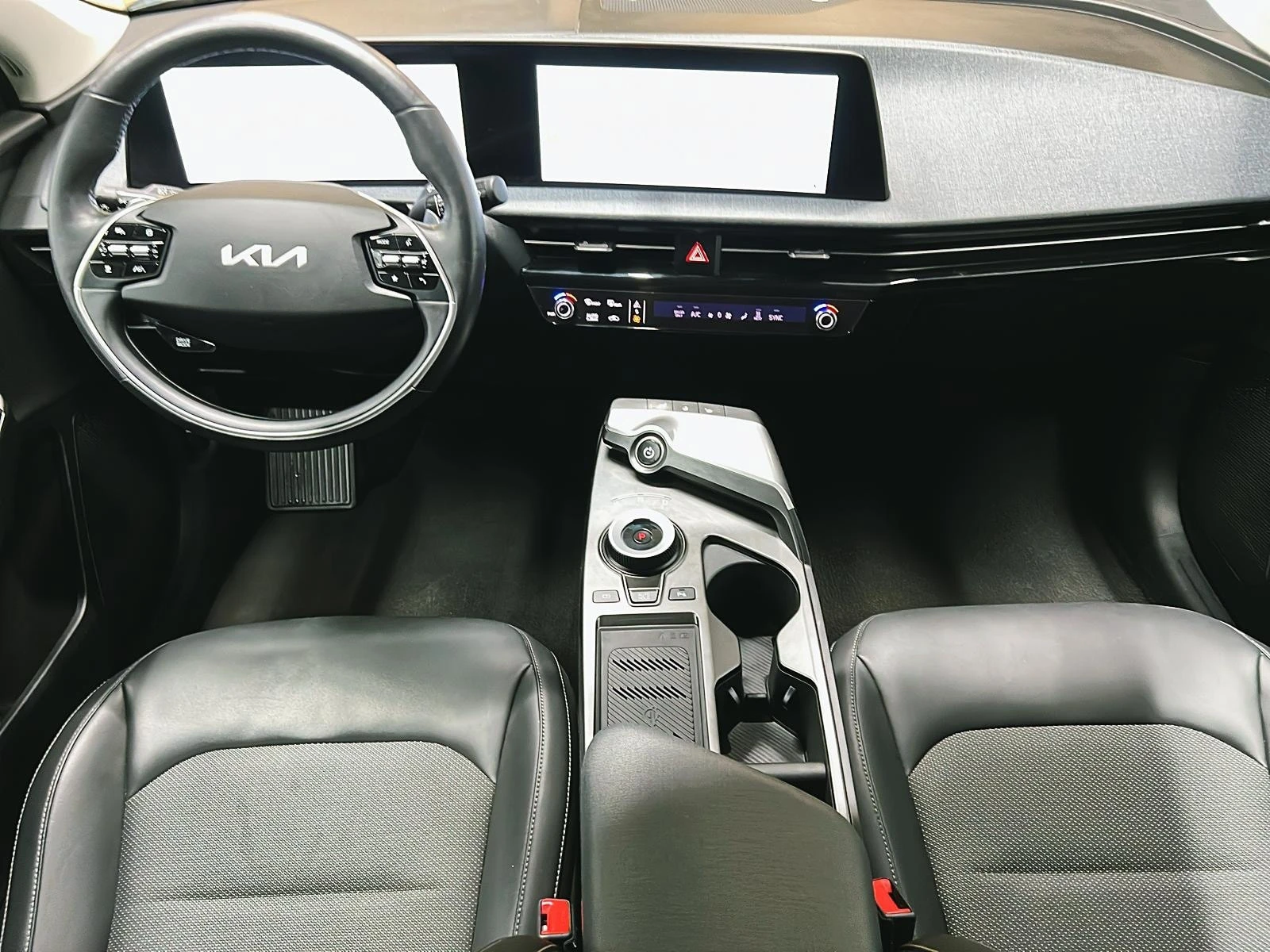Kia EV6 * Land AWD * CARFAX * БЕЗ ПЪРВОНАЧАЛНА ВНОСКА, снимка 8 - Автомобили и джипове - 55948267