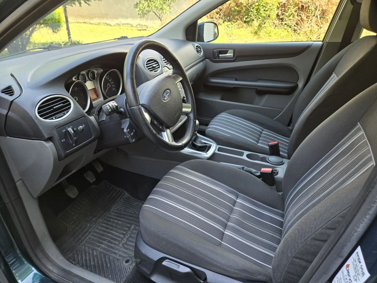 Ford Focus 1.6, снимка 14 - Автомобили и джипове - 55960354