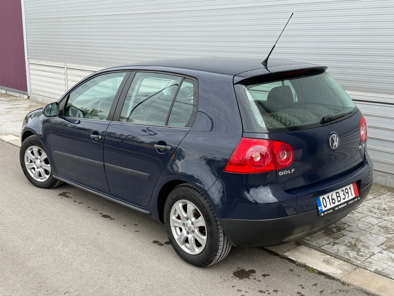 VW Golf 1.9TDI/149000KM/ИСТОРИЯ/2 комплекта гуми, снимка 2 - Автомобили и джипове - 56234126