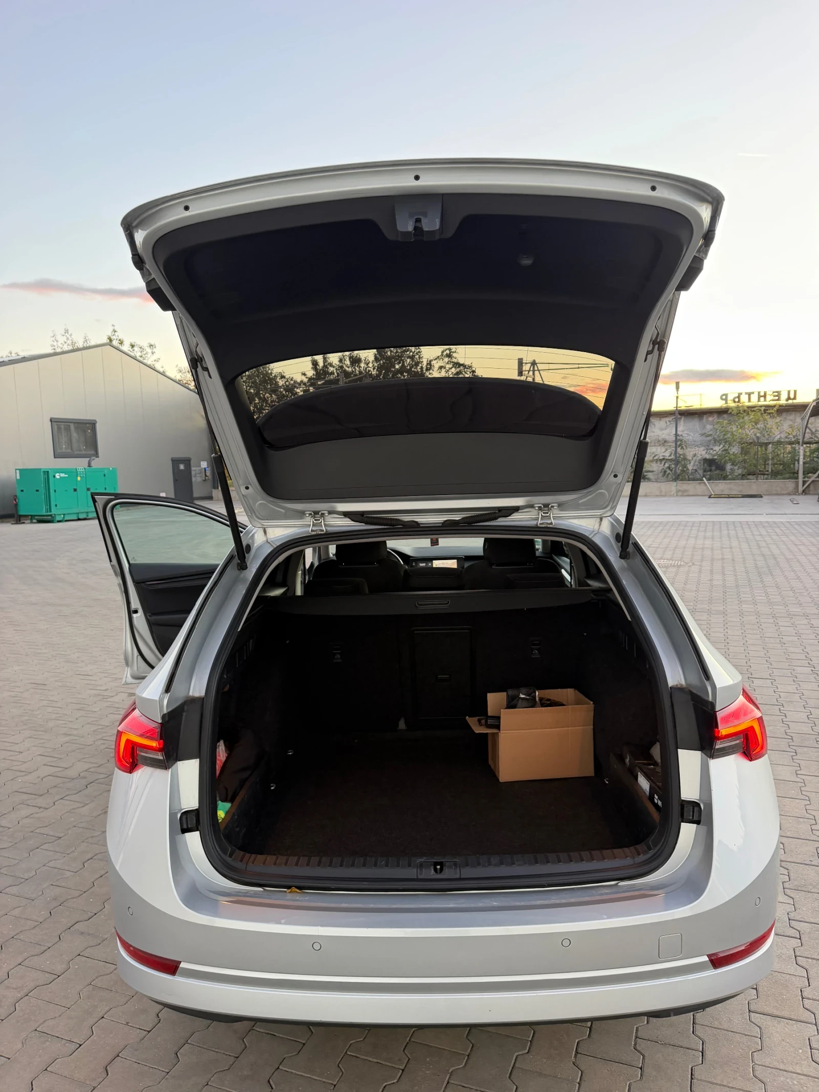 Skoda Octavia 2.0tdi 7DSG/Crystal Lighting/�������/Distronik/Key | Mobile.bg � ����������� 7
