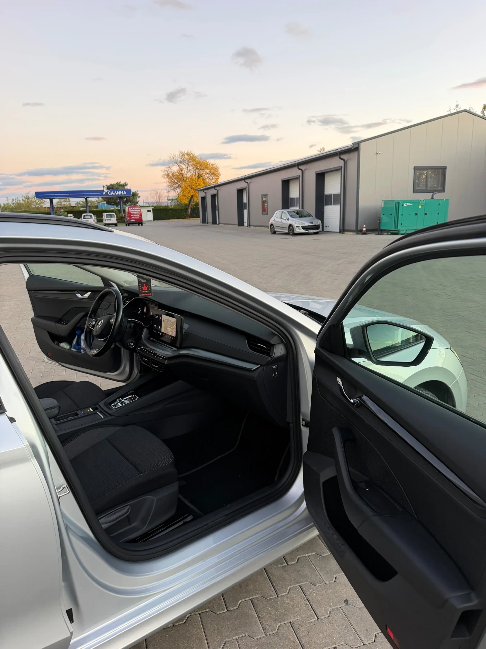 Skoda Octavia 2.0tdi 7DSG/Crystal Lighting/�������/Distronik/Key | Mobile.bg � ����������� 8