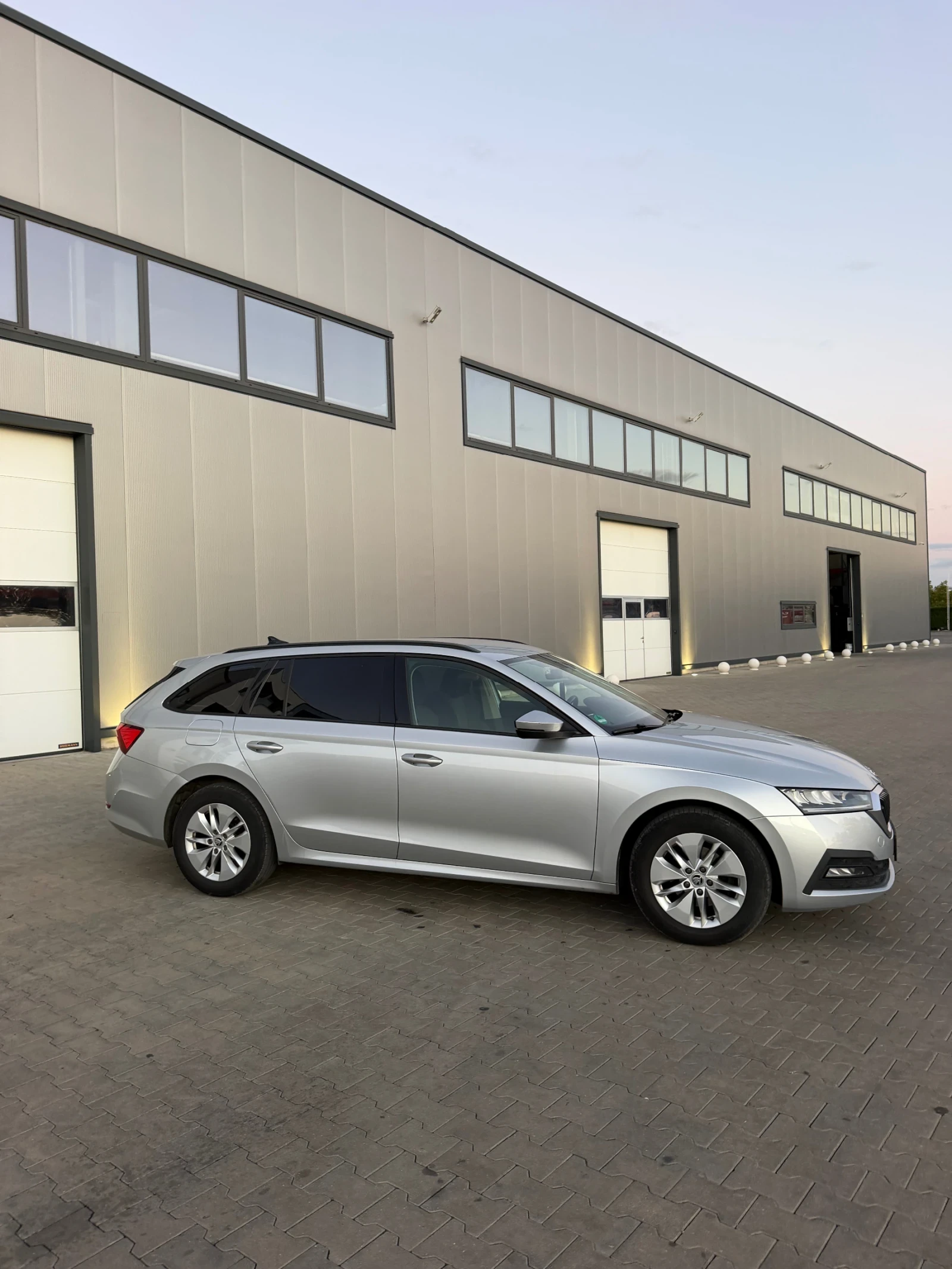 Skoda Octavia 2.0tdi 7DSG/Crystal Lighting/�������/Distronik/Key | Mobile.bg � ����������� 4