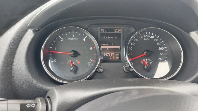 Nissan Qashqai 1.5 NAVI , снимка 10 - Автомобили и джипове - 50273900