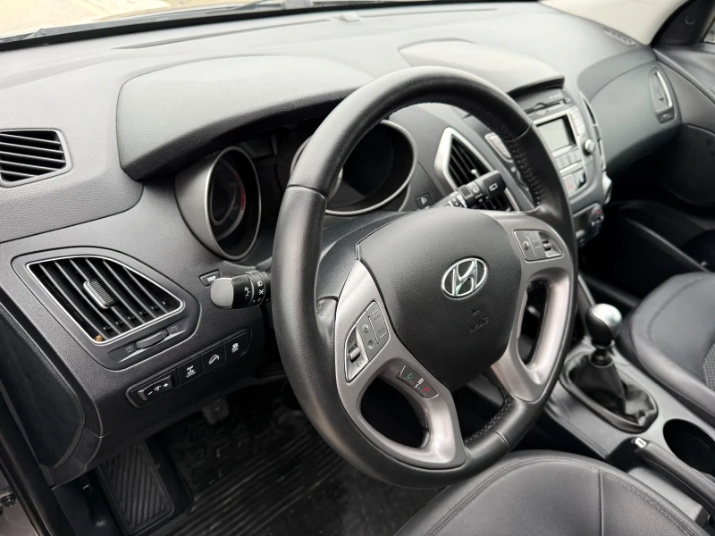 Hyundai IX35 2.0 CRDi / 4WD 4X4 / KOJA / PODGREV / PARKTRONIC , снимка 9 - Автомобили и джипове - 53449458