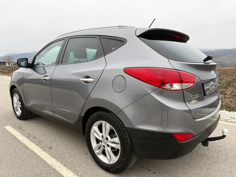 Hyundai IX35 2.0 CRDi / 4WD 4X4 / KOJA / PODGREV / PARKTRONIC , снимка 5 - Автомобили и джипове - 53449458