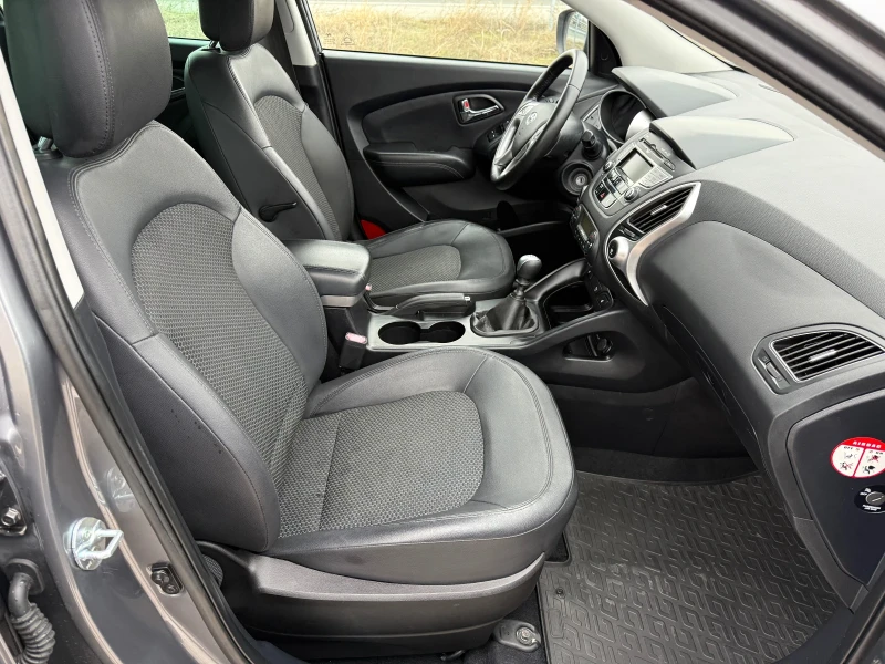 Hyundai IX35 2.0 CRDi / 4WD 4X4 / KOJA / PODGREV / PARKTRONIC , снимка 12 - Автомобили и джипове - 53449458