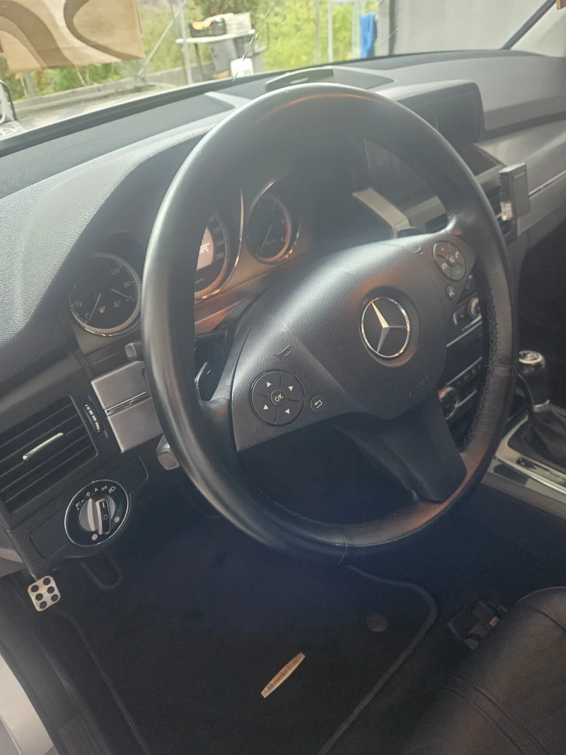 Mercedes-Benz GLK 320, снимка 16 - Автомобили и джипове - 53579941