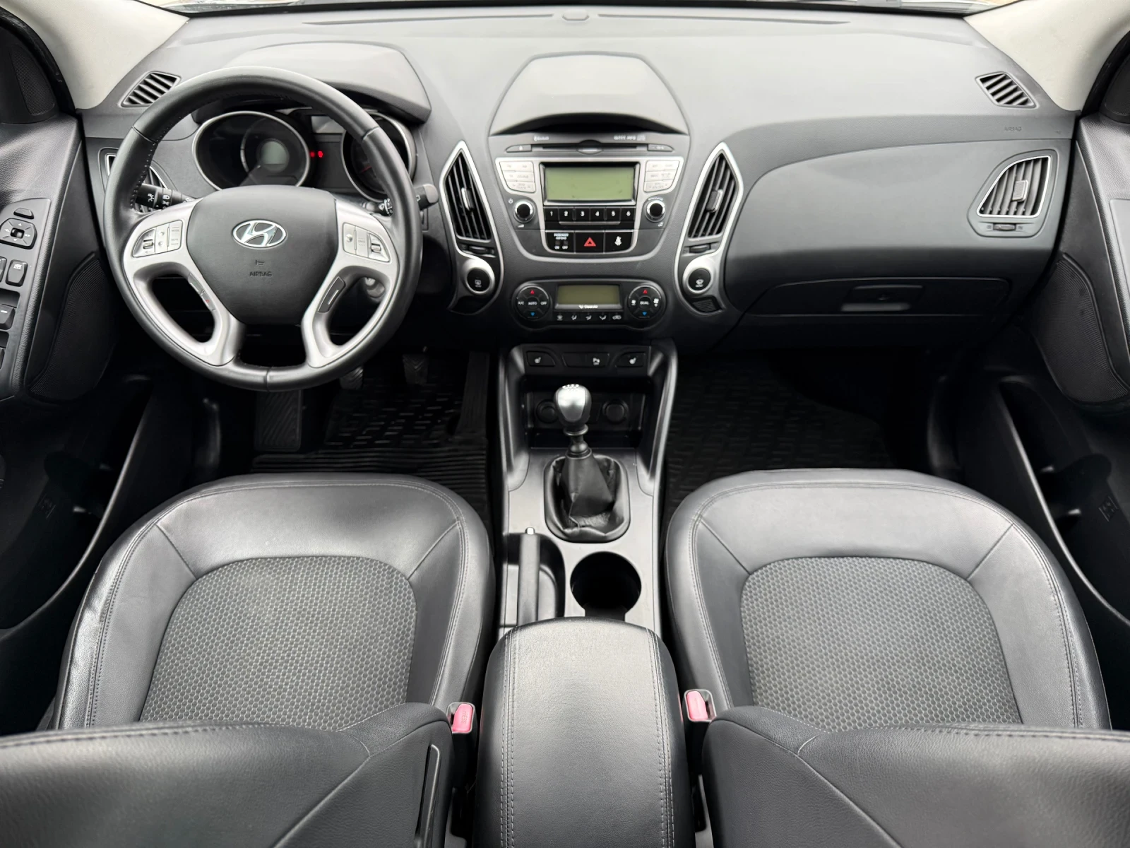 Hyundai IX35 2.0 CRDi / 4WD 4X4 / KOJA / PODGREV / PARKTRONIC  - изображение 8