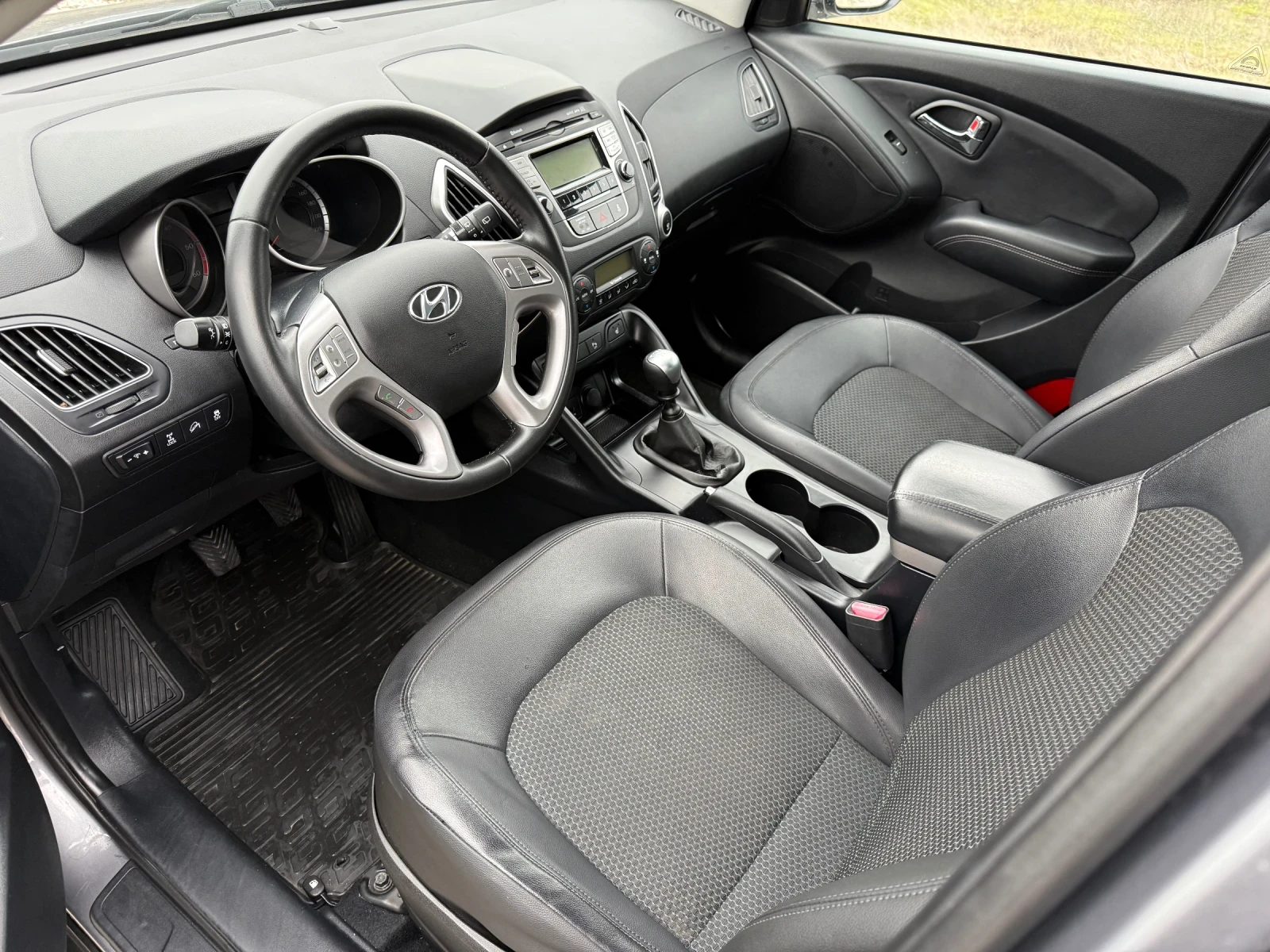 Hyundai IX35 2.0 CRDi / 4WD 4X4 / KOJA / PODGREV / PARKTRONIC  - изображение 10