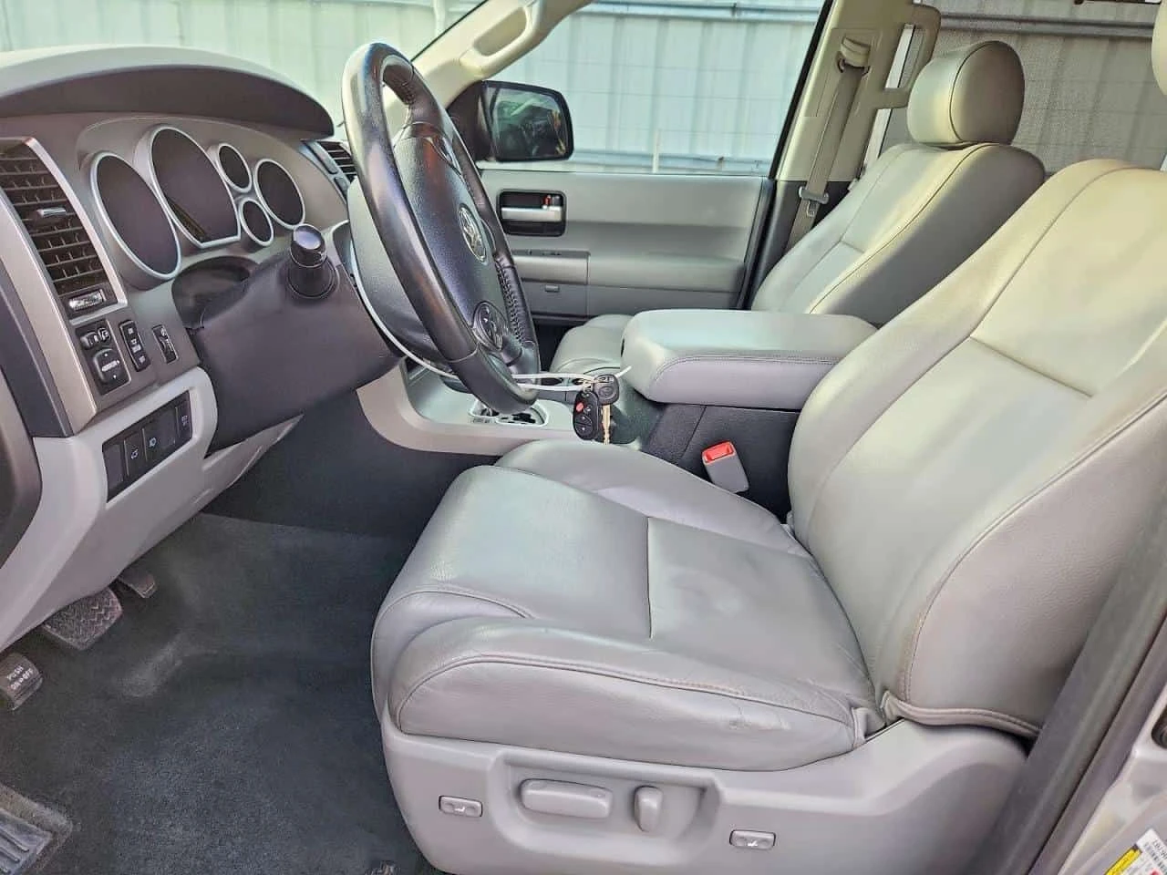 Toyota Sequoia * CARFAX * , снимка 7 - Автомобили и джипове - 53752906