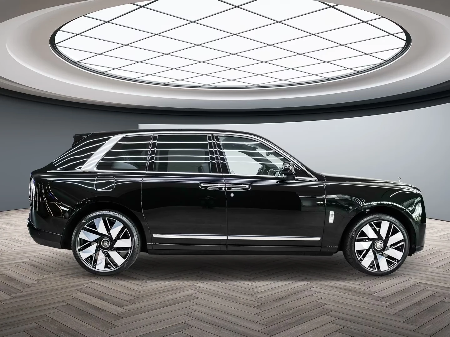 Rolls-Royce Cullinan V12 / BESPOKE / 360 / NIGHT / 4 SEATS / STARLIGHT, снимка 5 - Автомобили и джипове - 54960636